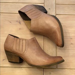 Very Volatile Beige Leather Western Chelsea Boot